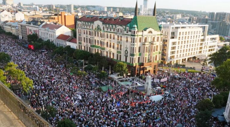 Shkrimi nga REL: SHBA-ja mohon se ka nxitur protestat në Serbi