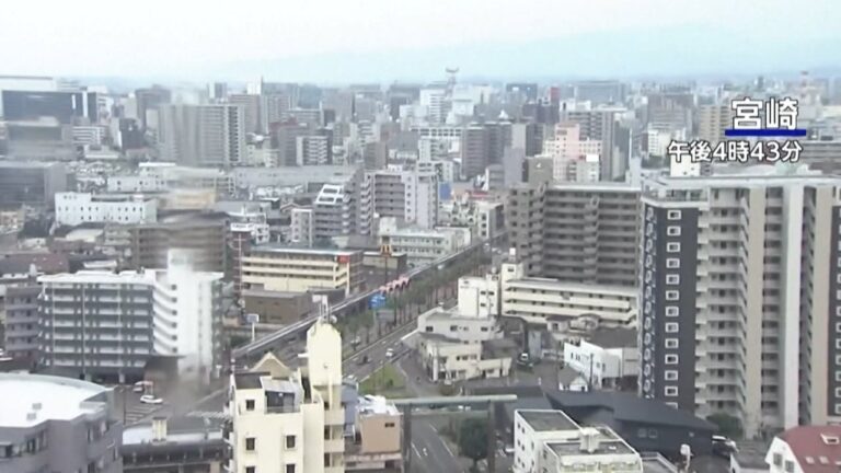 Japoni, frikë për megatërmet, banorët vërshojnë drejt dyqaneve