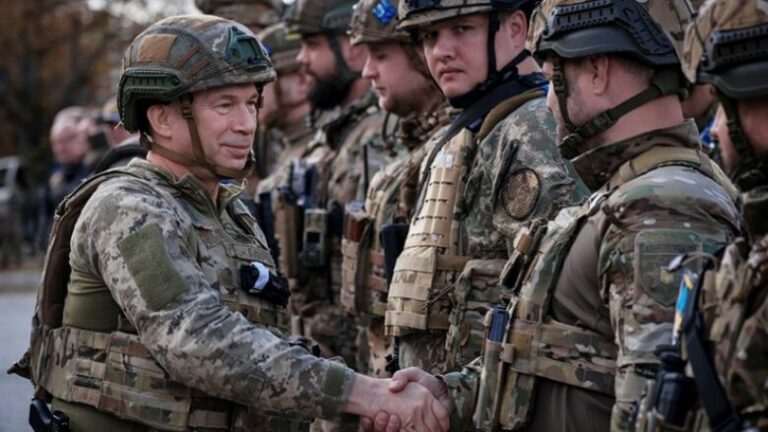 Komandanti i ushtrisë ukrainase: Situata është sfiduese në aksin kryesor të avancimit