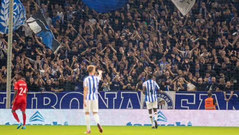 Flakadanë dhe sende në fushë nga tifozët, gjobiten Partizani dhe Tirana! E pëson dhe Elbasani