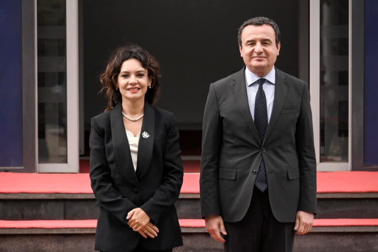 Albin Kurti pret Elisa Spiropalin: Shqipëria është një zë i fuqishëm krah interesave të vendit tonë