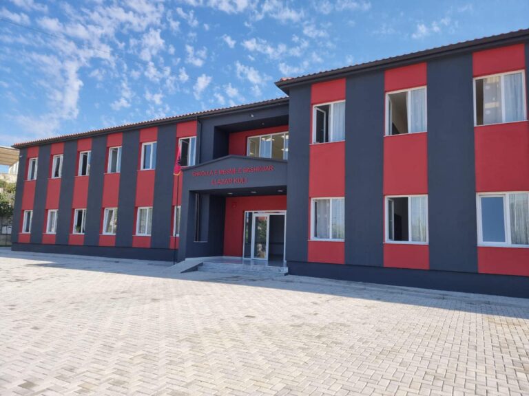 Rama uron mirëmëngjes nga shkolla e re, “Llazar Kuli” në fshatin Perondi, Kuçovë