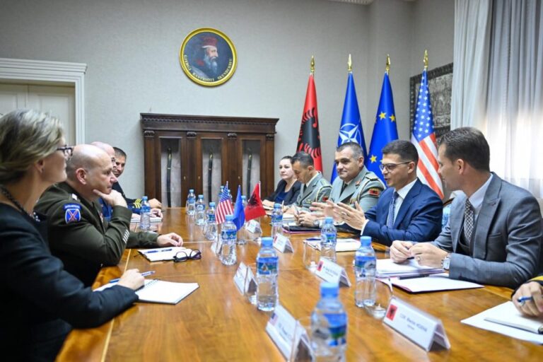 FOTO/ Ministri Vengu pret komandantin amerikan Cavolin: Modernizim i infrastrukturës portuale në Porto Romano