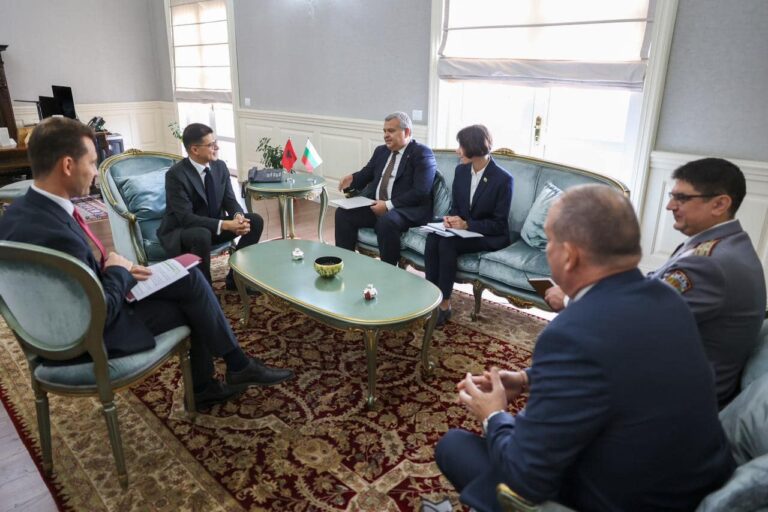 Ministri Vengu takime me ambasadorët e huaj në Tiranë, flet për rijetëzimin e industrisë ushtarake dhe modernizimin e FA-ve