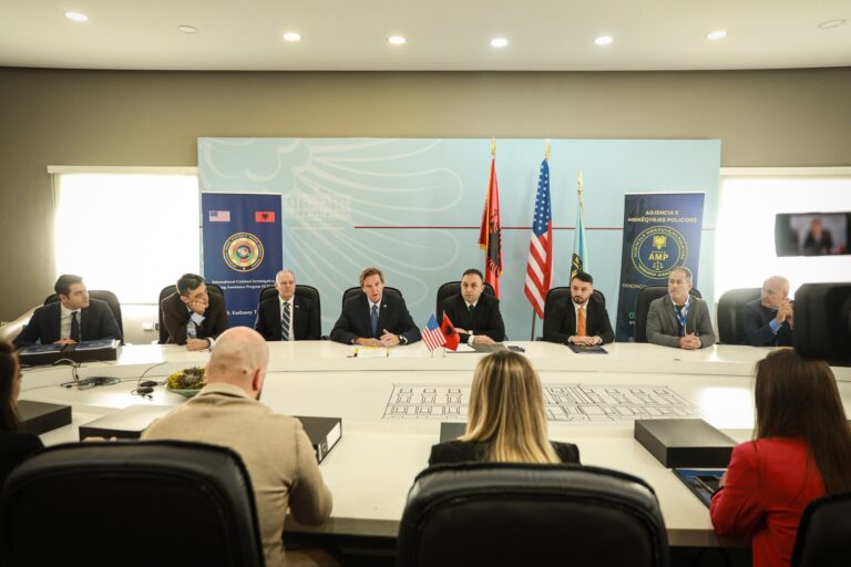 Kurs për 15 hetues të AMP, ambasada e SHBA: Më shumë llogaridhënie nga policia në rrugën drejt integrimit në BE