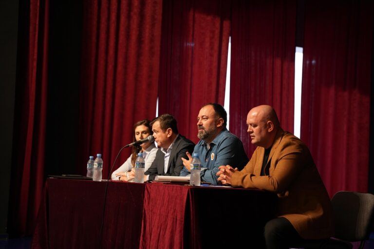 Ministri Mazniku mbledh strukturat në Librazhd: Fitorja e PS në 2025, anëtarësim i Shqipërisë në BE