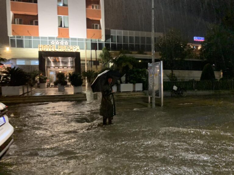 Reshjet në Shkodër/ Beci: Janë pastruar akset kryesore, po punohet në rrugët dytësore