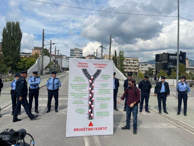 PSD protestë te ura e Ibrit, hedhin akuza edhe për Kurtin