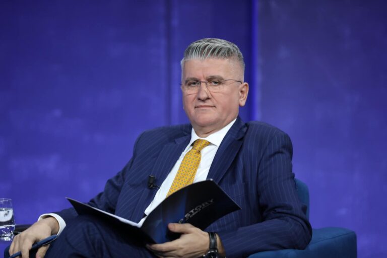 ”Pranga në duart e opozitës”, Gjekmarkaj: Ditë e zezë, PD nuk dorëzohet përballë këtij vendimi absurd