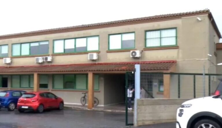 Shkolla përjashton 10-vjeçaren me origjinë shqiptare! Prindërit e kundërshtuan, drejtoresha lajmëron policinë