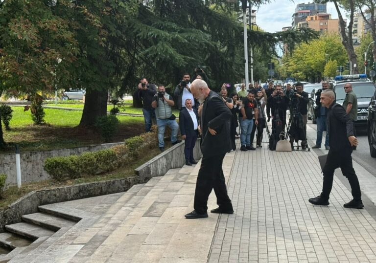 Nis takimi “urgjent” i Ramës me kryebashkiakët dhe drejtuesit politikë