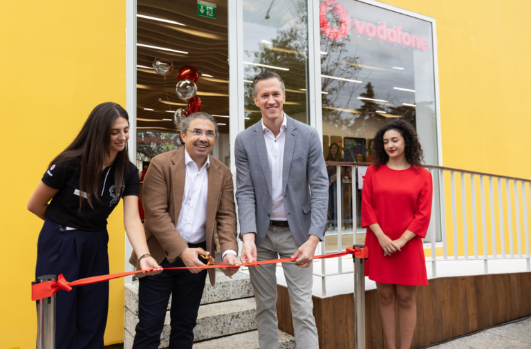 Hap dyert tek Piramida Tiranës, dyqani i parë Full Tech nga Vodafone Albania