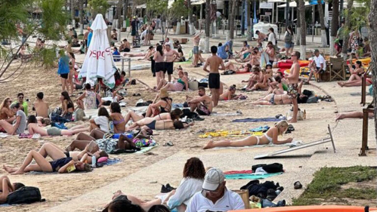 Rama ironizon baltëhedhësve të turizmit: “Himara këtë fundjavë bosh fare”