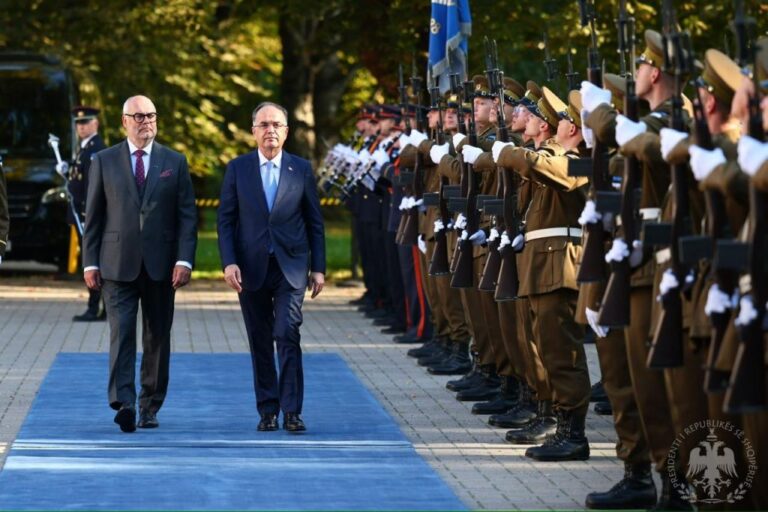 FOTO/ Presidenti Begaj nga Estonia: Linja direkte ajrore Talin-Tiranë rrit shkëmbimet ekonomike e turizmin