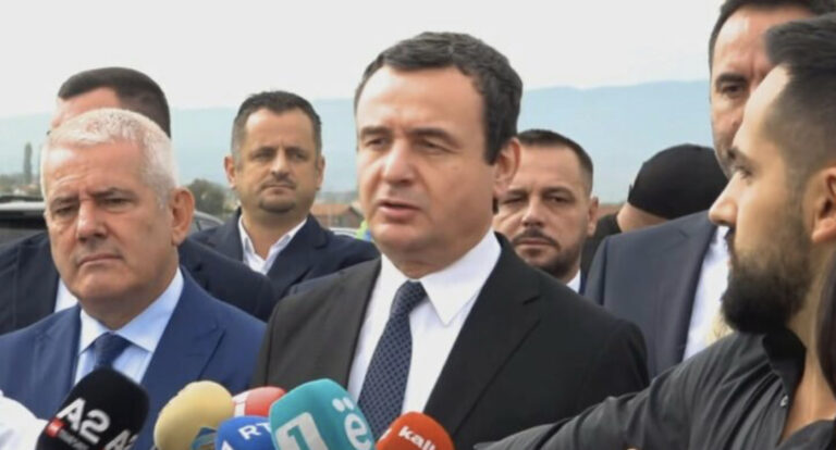 Vizitoi familjen e dëshmorit Afrim Bunjaku, Kurti: Askush nuk mund ta cenojë sigurinë