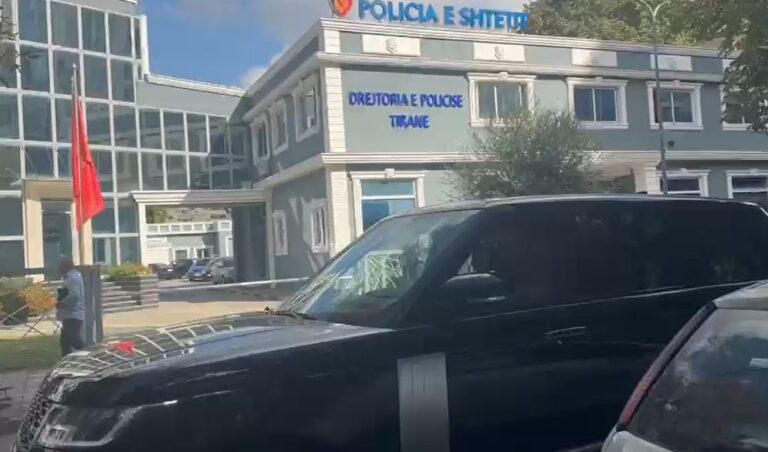 VIDEO/ Do të shkojë në burg, Salianji përshëndet nga Drejtoria e Policisë së Tiranës
