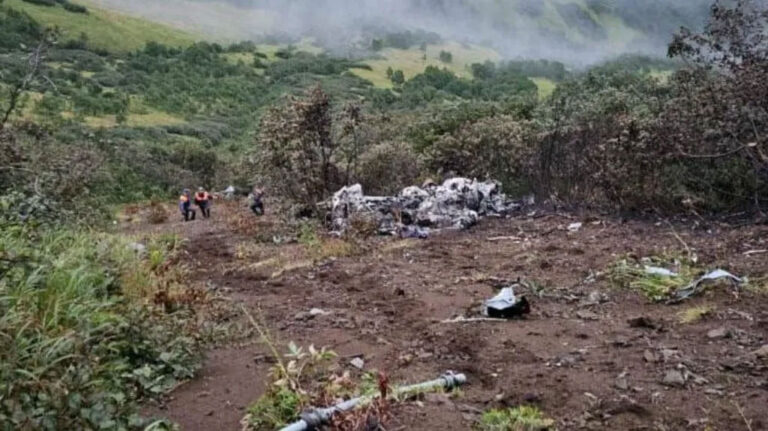 Gjenden 17 trupa pas rrëzimit të helikopterit turistik rus