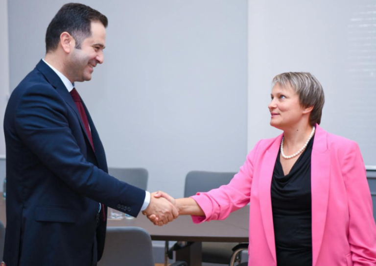 Ministri Malaj pret drejtoreshën e BERZH-it për Shqipërinë