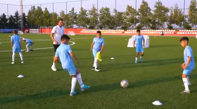 VIDEO/ Fëmijë dhe të rinj në fushë, Rama: ”Dyrrah City Football Academy” çel zyrtarisht sezonin futbollistik