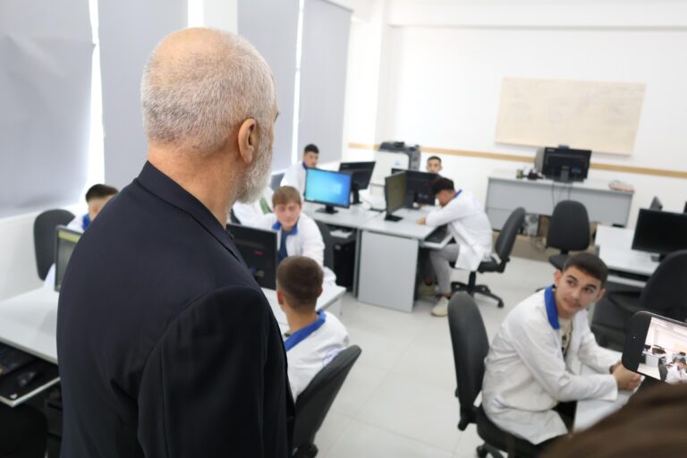 Rama premton konvikte të reja në shkollën profesionale në Durrës: Zanati është gjithnjë dhe më i kërkuar në tregun e punës