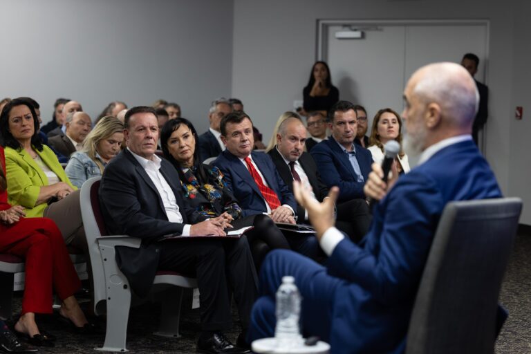 VIDEO/ Veliaj me shqiptarët në Amerikë: Takim fantastik i Ramës, vota e diasporës është një mundësi e madhe