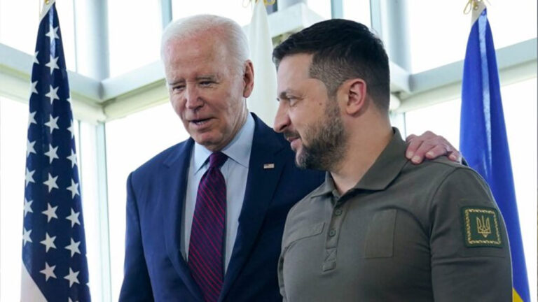 Presidenti amerikan Joe Biden do të flasë me Zelenskyn për raketat me rreze të gjatë