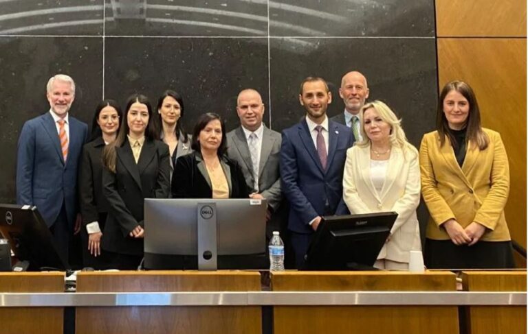 Ambasada amerikane: Të përkushtuar të mbështesim drejtësinë e pavarur
