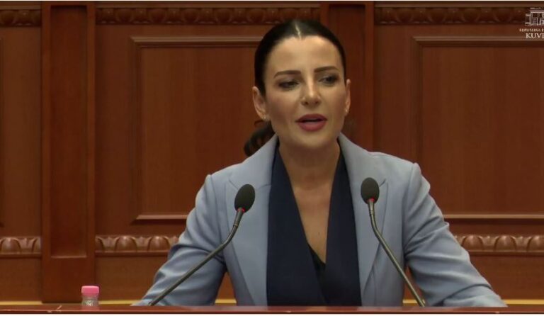 Belinda Balluku në Kuvend: I kam takuar banorët e Thumanës, zgjidhje provizore derisa të ndërtohet mbikalimi