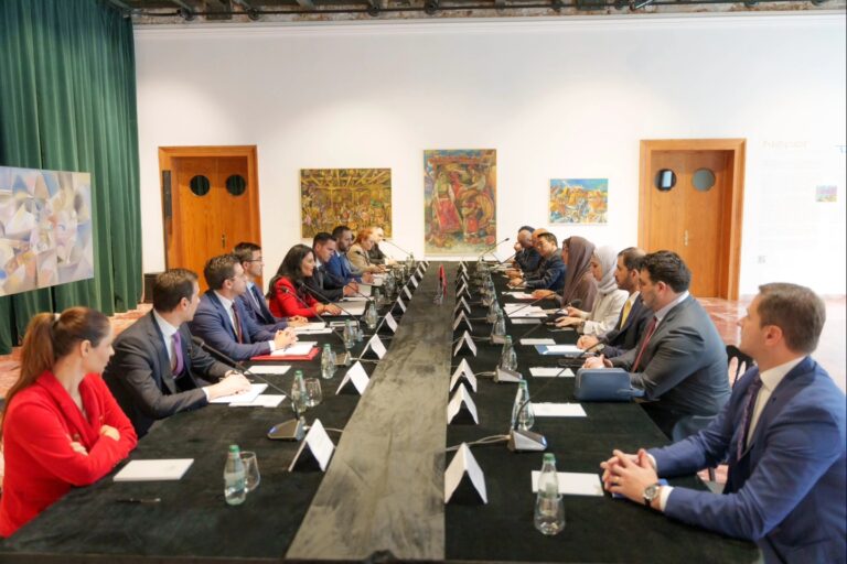 Zhvillohet mbledhja e Komitetit të Përbashkët Ndërqeveritar mes Shqipërisë dhe Emirateve të Bashkuara Arabe