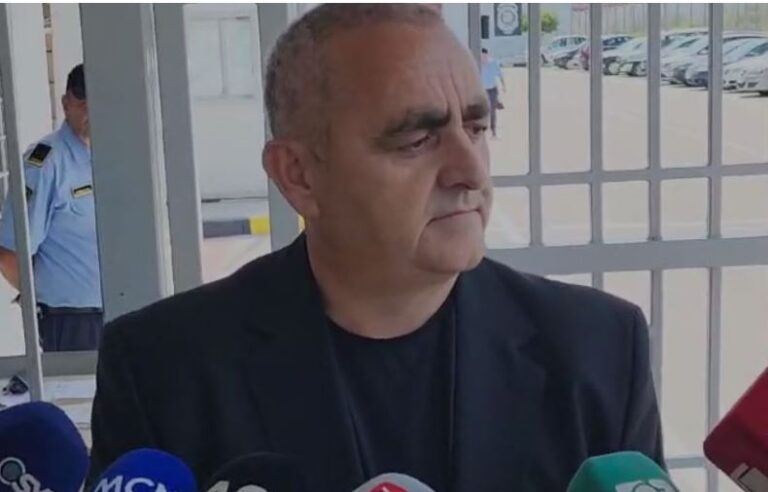 Kronikë/ Eurodeputeti Beleri del nga burgu: Do jetoj në Athinë dhe në Himarë