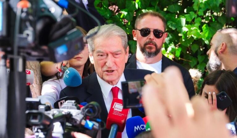 Berisha zyrtarisht i pandehur për korrupsion