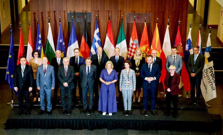 Ervin Hoxha me Ministrat e Brendshëm të Procesit të Berlinit