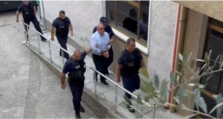 Fredi Beleri kërkon lirimin me kusht, momenti kur mbërrin në gjykatë