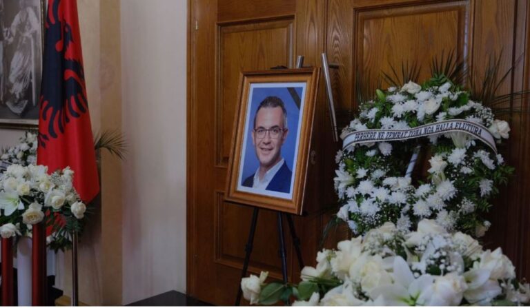 Mbahen homazhet në Kuvend për ish-deputetin, Gerti Bogdani