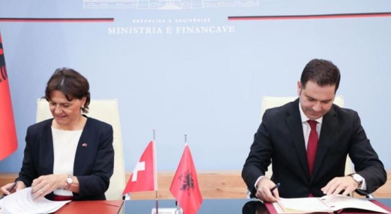 Politikë Ministri Malaj takohet me Ambasadoren e Zvicrës, nënshkruajnë marrëveshje bashkëpunimi në mbështetje të sistemit të financave