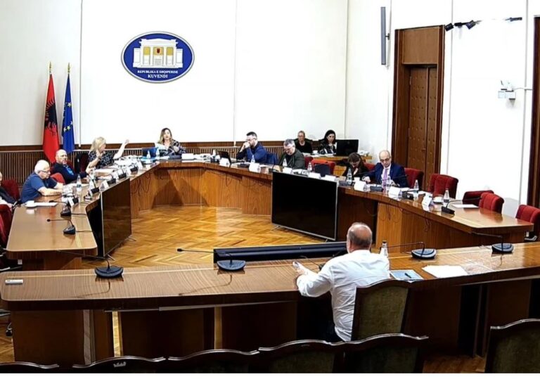 Debate me tone të larta te Komisioni i Sterilizimit: Mos ma ngre zërin mua!