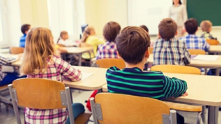 Ulet numri i nxënësve në Elbasan, mbyllen disa shkolla në fshatra