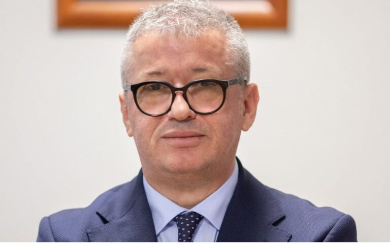 Jep dorëheqjen drejtori i RTSH, Alfred Peza