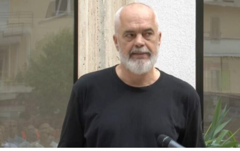 Rama fton mësuesit në pension: Rikthehuni në arsim, punoni me orar të reduktuar