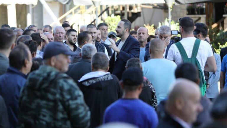 VIDEO/ Salianji në Belsh protestë për tregun, paralajmëron bllokimin e përkohshëm të rrugës