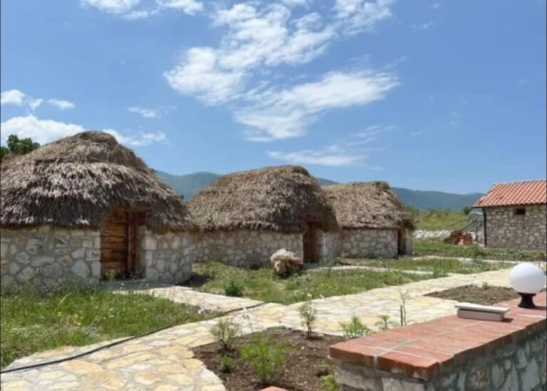 “Sofra e vjetër” në Tragjas të Vlorës