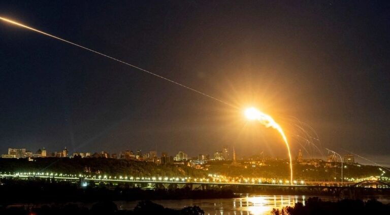 Furi sulmesh me drone ukrainase në rajonet ruse, aktivizohet mbrojtja ajrore