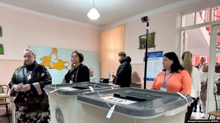 Zgjedhjet dhe referendumi testojnë të ardhmen evropiane të Moldavisë dhe ndikimin rus