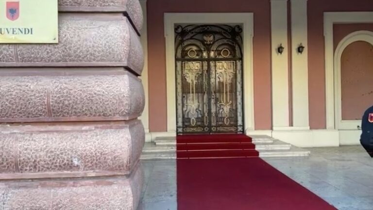 Protesta, blindohet edhe Kuvendi