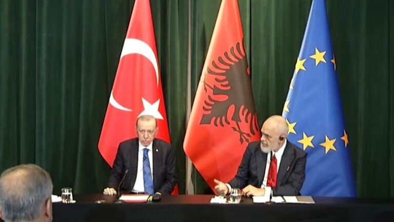 Erdogan: Vijoni luftën kundër FETO-s. Rama për dronët: Rama: Askush s’duhet të shqetësohet se kë do të godasim