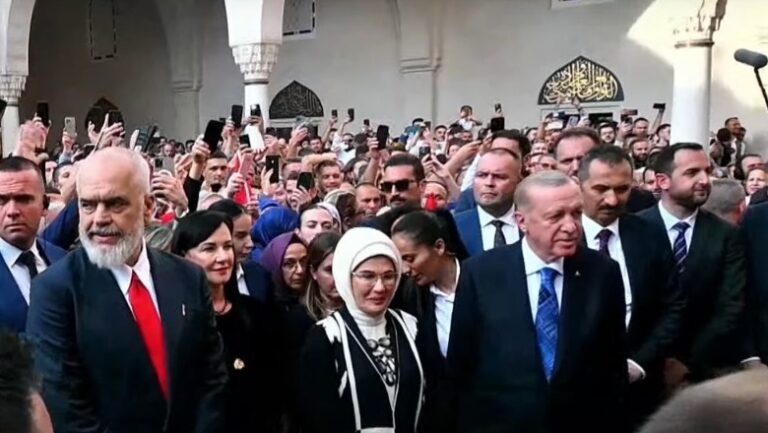 VIDEO/ Inaugurohet xhamia e Namazgjasë, Rama: Erdhi momenti i shumëpritur i çeljes së këtij tempulli
