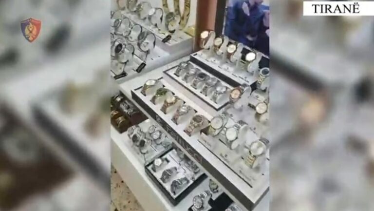 Tregtonin online dhe i fshehën shtetit 1.5 milionë euro detyrime fiskale, arrestohen 4 persona