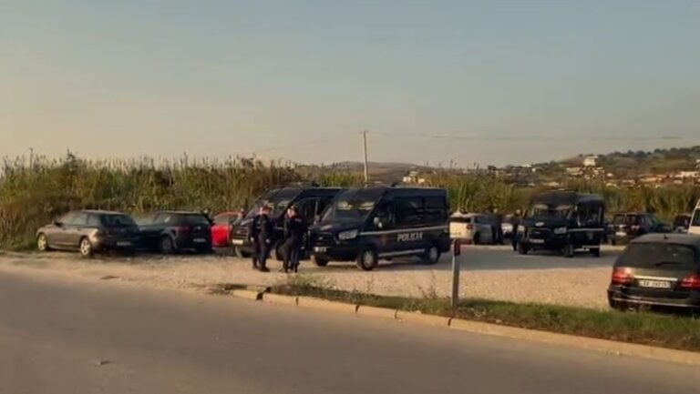 Mosbindja civile/ Forcat Speciale mbërrijnë te rrethrrotullimi i Levanit