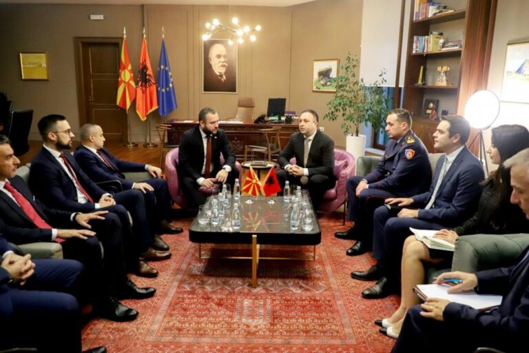 Ministri Hoxha me homologun e Maqedonisë së Veriut: Lehtësi të tjera në pikëkalimet kufitare