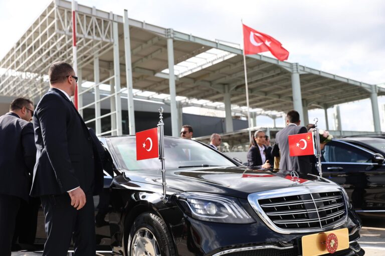 VIDEO ekskluzive nga shoqërimi i presidentit Erdogan rrugës për në Rinas
